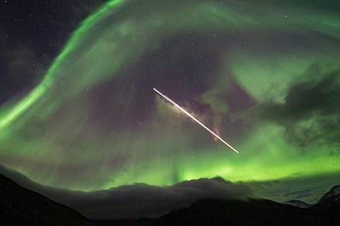 iceland aurora borealis northern lights meteor