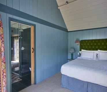 Blue Cottage Bedroom with Bathroom Attached - Keepers Cottage