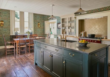 High-end Traditional England Kitchen - Keepers Cottage - Dorset England