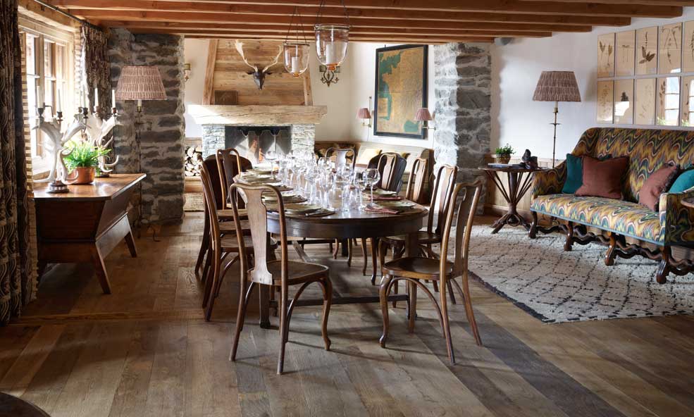 dining area at chalet hibou